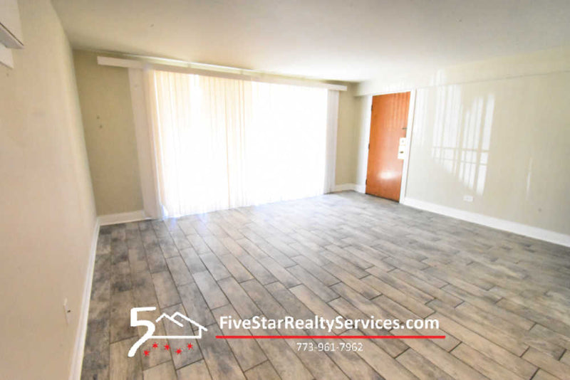 1 Bed 1 Bath  |  5727 S Kenton #1S  |  Midway