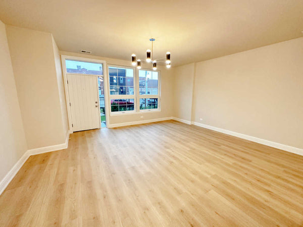 3 Bed 2 Bath  |  4311 S Indiana #2  |  Bronzeville  |  SPECIAL OFFERS - FREE RENT