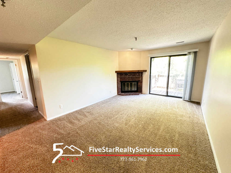 2 Bed 2 Bath  |  1320 Brook St. #J  |  St. Charles
