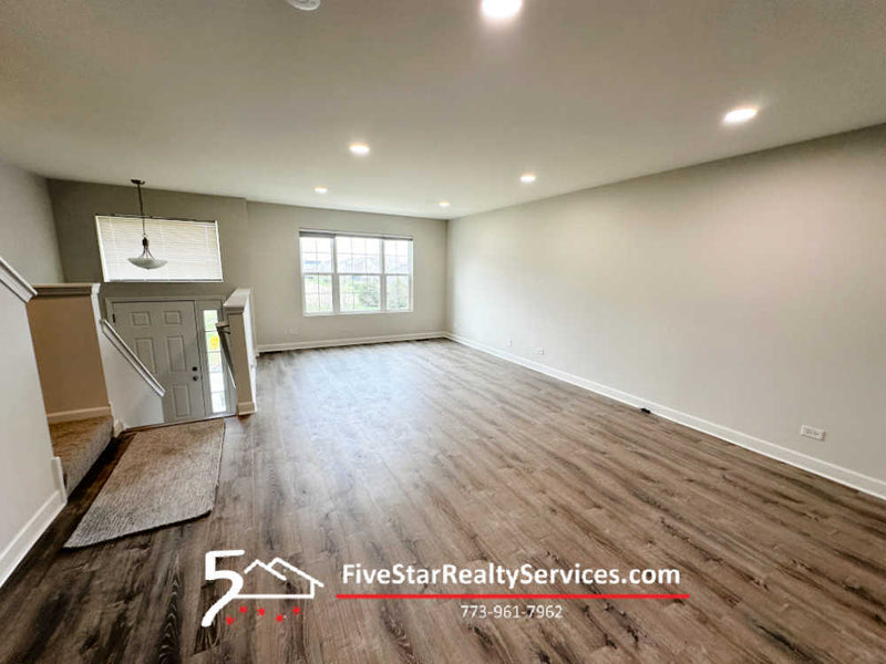 3 Bed 2 1/2 Bath + BONUS Rm  |  1665 Ruby Dr  |  Pingree Grove