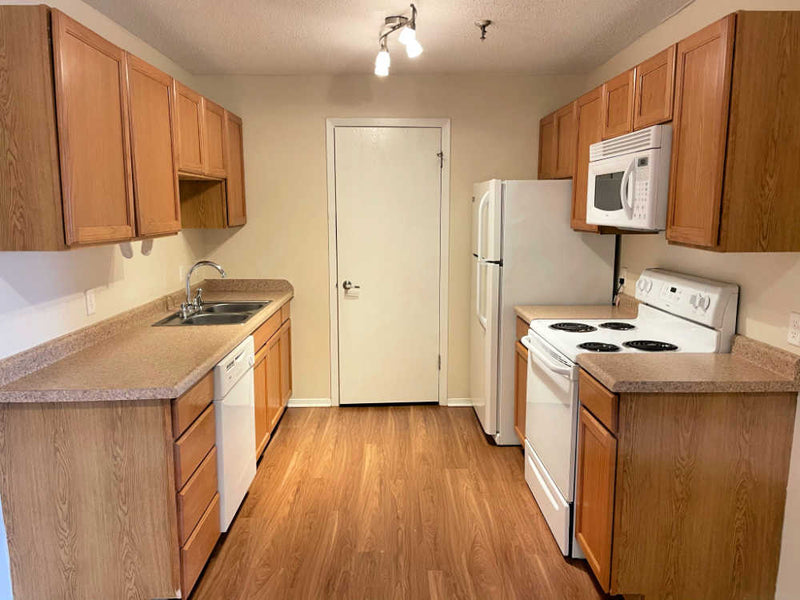 2 Bed 2 Bath  |  1320 Brook St. #J  |  St. CHarles