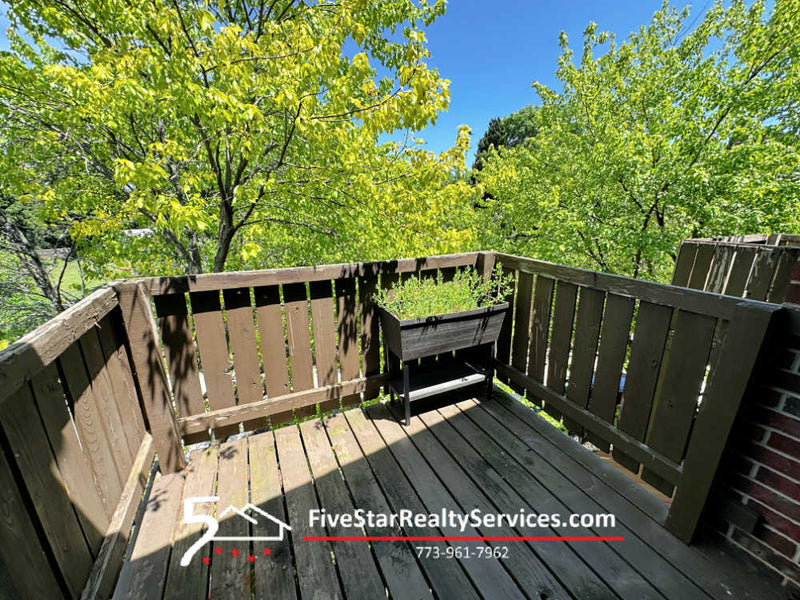 2 Bed 2 Bath  |  1320 Brook St. #J  |  St. Charles