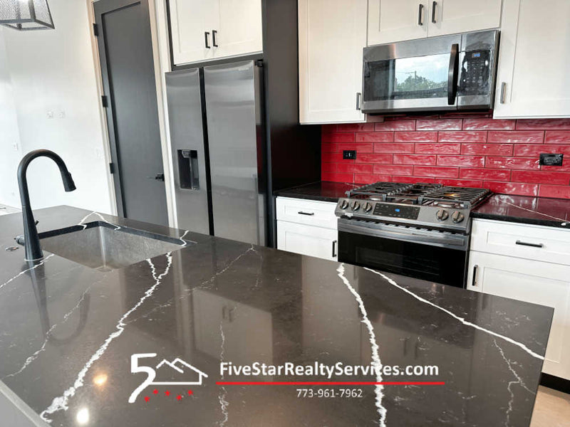 2 Bed 2 Bath  |  4050 S Indiana #1F  |  Bronzeville