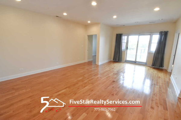 2 Bed 2 Bath  |  3705 N Kedzie #402  |  Irving Park