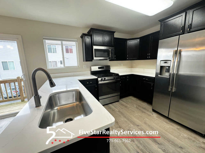 3 Bed 2 1/2 Bath + BONUS Rm  |  1665 Ruby Dr  |  Pingree Grove