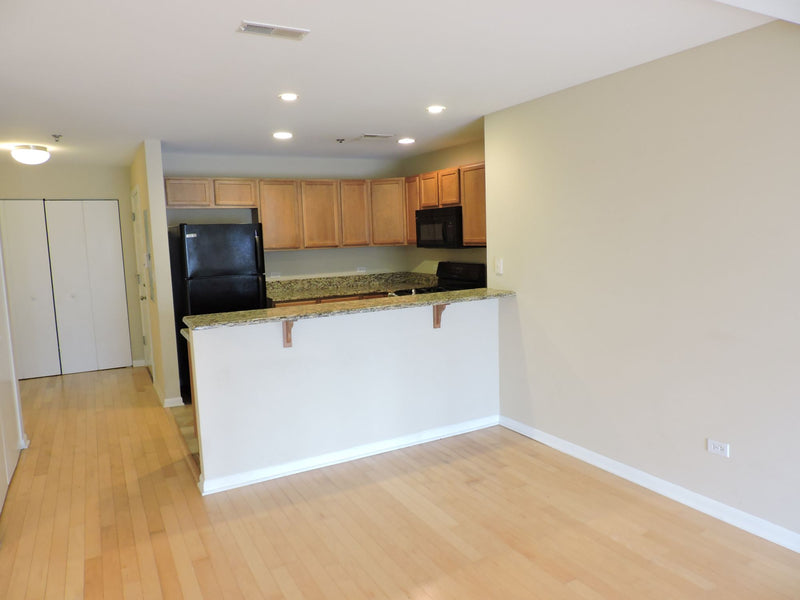 2 Bed 2 Bath  |  8255 Skokie Blvd #404  |   Skokie