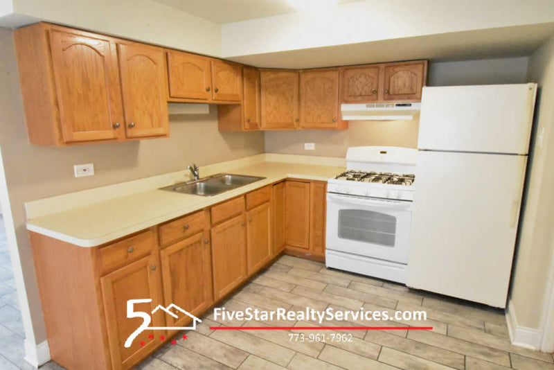 1 Bed 1 Bath  |  5727 S Kenton #1S  |  Midway