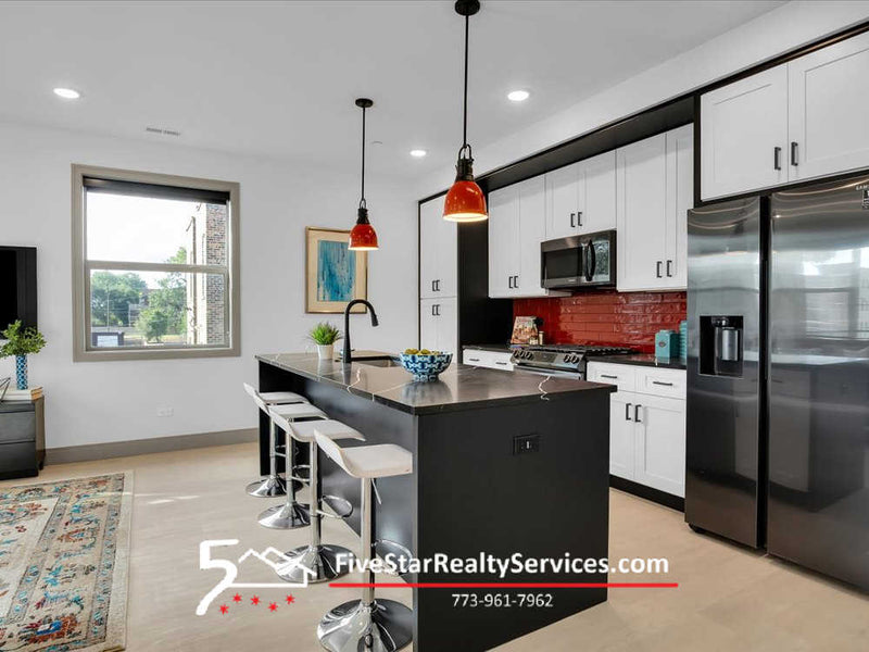 3 Bed 2 Bath  |  4235 S Champlain #3N  |  Bronzeville