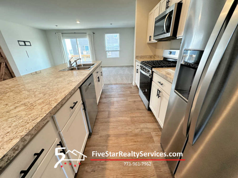 3 Bed 2 1/2 Bath + Bonus Rm  |  1447 Yosemite Way  |  Pinegree Grove