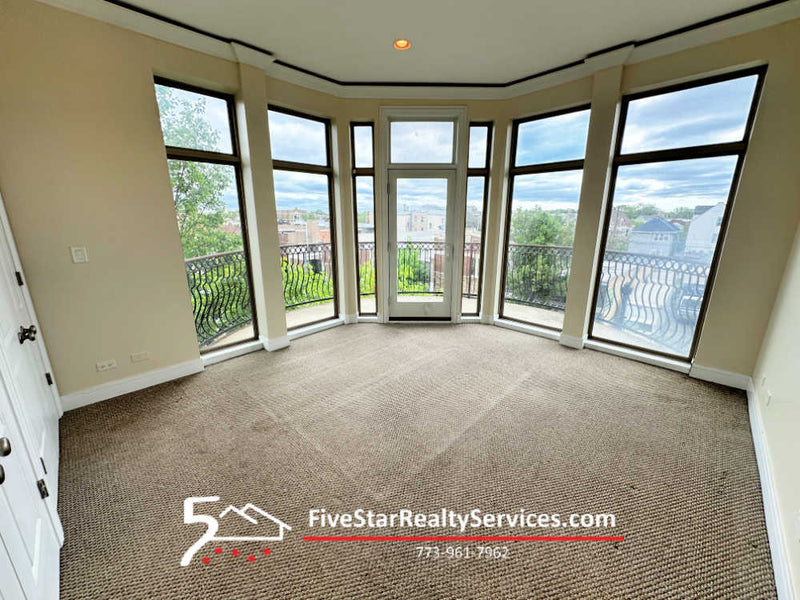 2 Bed 2 Bath  | 4518 N Kedzie #3C  |  Albany Park