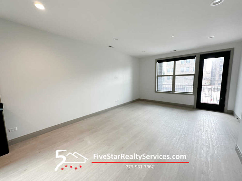 2 Bed 2 Bath  |  4054 S Indiana #1R  |  Bronzeville