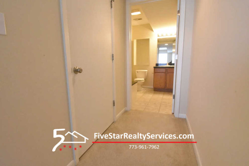 2 Bed 2 Bath  |  8255 Skokie Blvd #205  |  Skokie