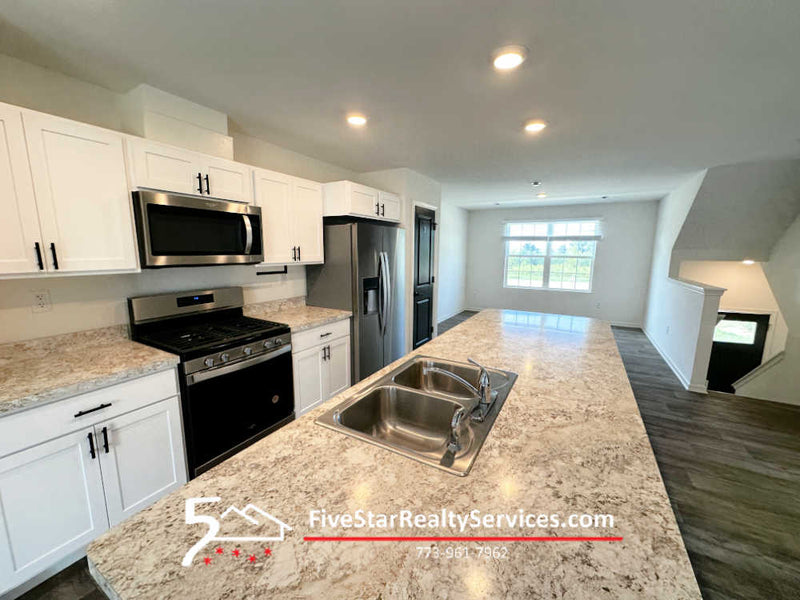 3 Bed 2 1/2 Bath + Bonus Rm  |  1447 Yosemite Way  |  Pinegree Grove