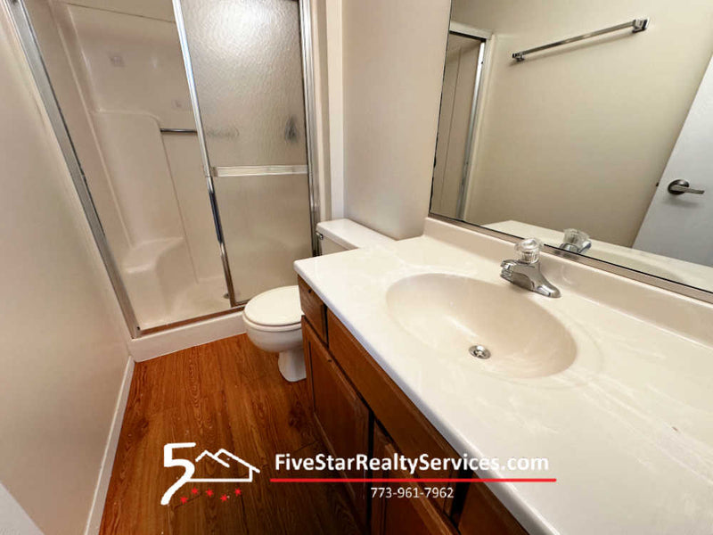 2 Bed 2 Bath  |  1320 Brook St. #J  |  St. Charles