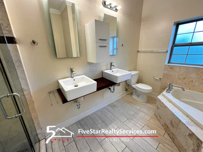 2 Bed 2 Bath  | 4518 N Kedzie #3C  |  Albany Park