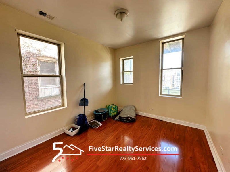 4 Bed 2 Bath  |  1520 E Marquette #2  |  Jackson Park
