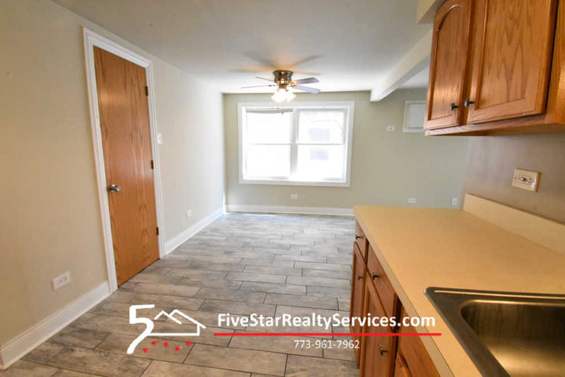 1 Bed 1 Bath  |  5727 S Kenton #1S  |  Midway
