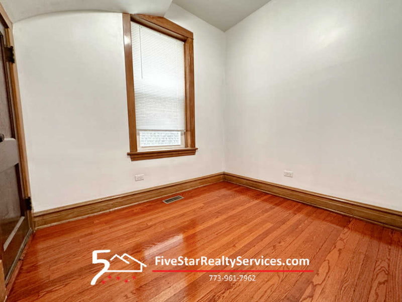 3 Bed 1 Bath  |  2431 N Kostner Ave #1  |  Hermosa