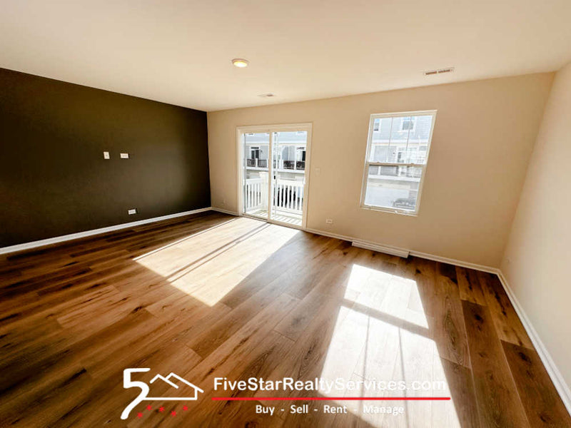 3 Bed 2 1/2 Bath  |  208 Goldenrod Dr  |  Elgin