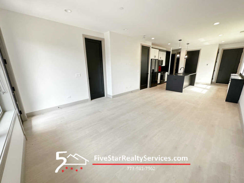 2 Bed 2 Bath  |  4054 S Indiana #1R  |  Bronzeville