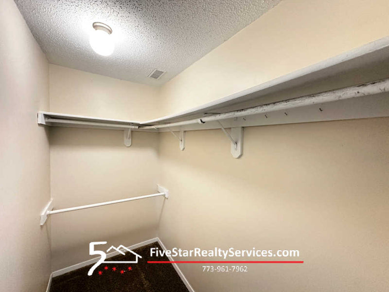2 Bed 2 Bath  |  1320 Brook St. #J  |  St. Charles