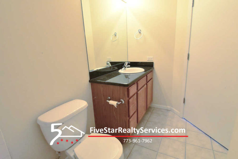 2 Bed 2 Bath  |  8255 Skokie Blvd #205  |  Skokie