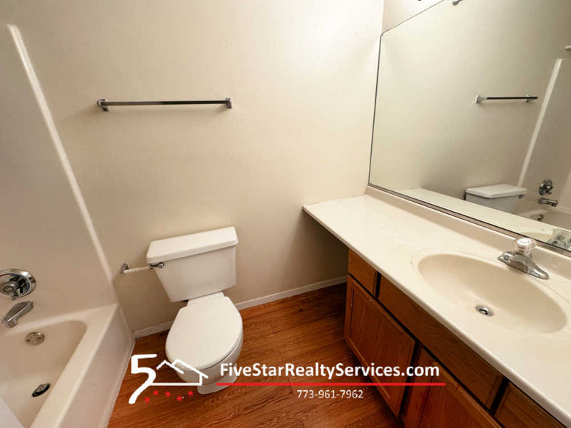 2 Bed 2 Bath  |  1320 Brook St. #J  |  St. Charles