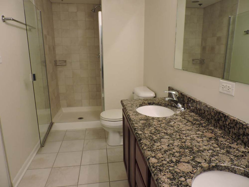 2 Bed 2 Bath  |  8255 Skokie Blvd #406  |  Skokie