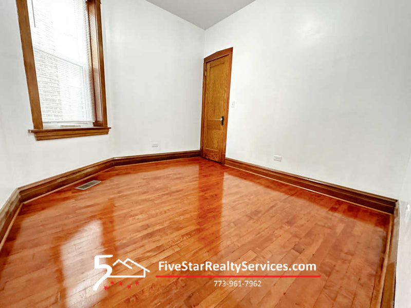 3 Bed 1 Bath  |  2431 N Kostner Ave #1  |  Hermosa