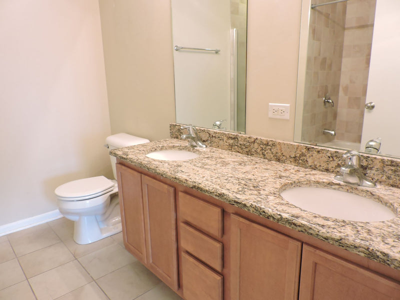 2 Bed 2 Bath  |  8255 Skokie Blvd #404  |   Skokie