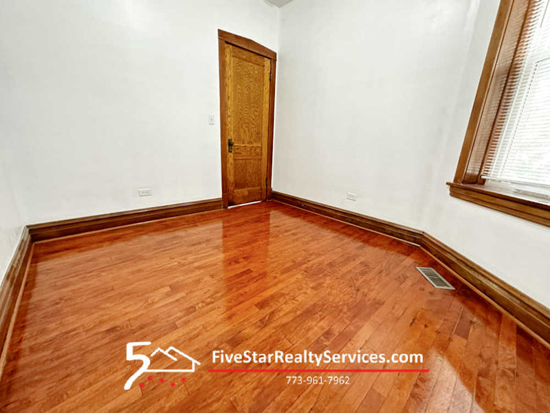 3 Bed 1 Bath  |  2431 N Kostner Ave #1  |  Hermosa