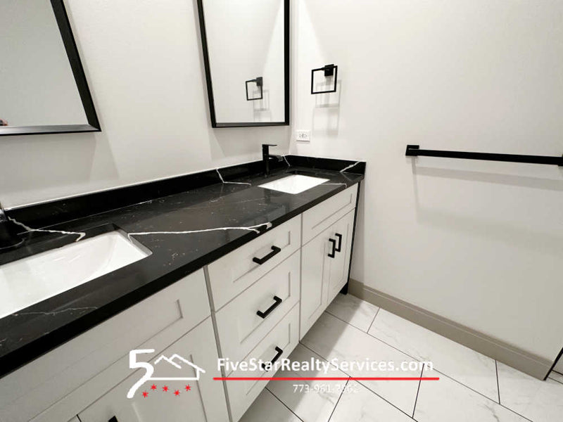 2 Bed 2 Bath  |  4050 S Indiana #1F  |  Bronzeville