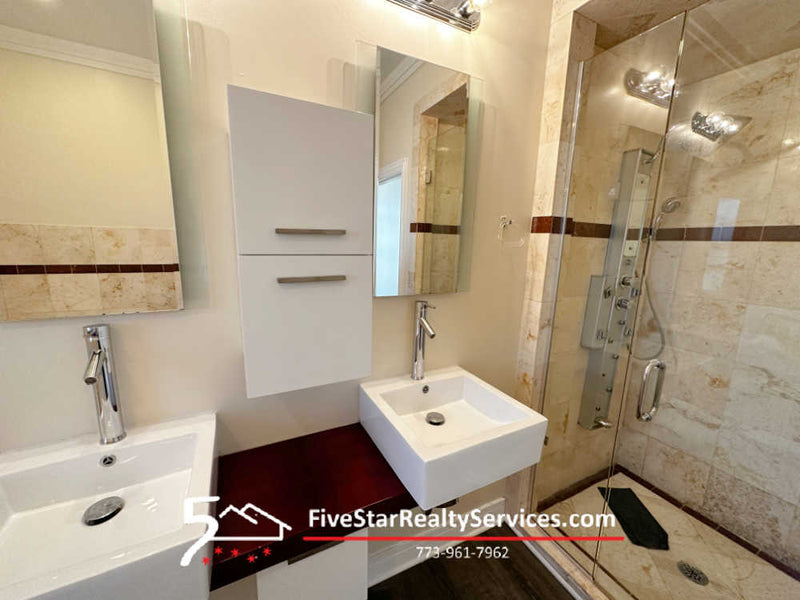 2 Bed 2 Bath  |  4518 N Kedzie #2F  |  Albany Park