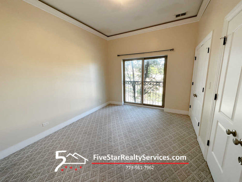 2 Bed 2 Bath  |  4518 N Kedzie #2F  |  Albany Park