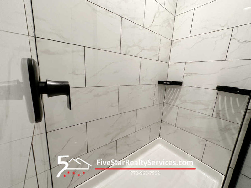 2 Bed 2 Bath  |  4054 S Indiana #1R  |  Bronzeville