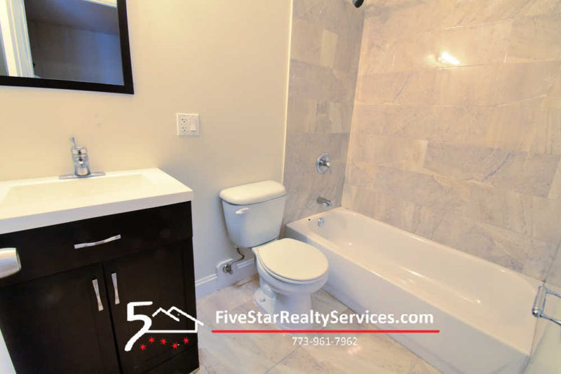 2 Bed 2 Bath  |  3705 N Kedzie #402  |  Irving Park
