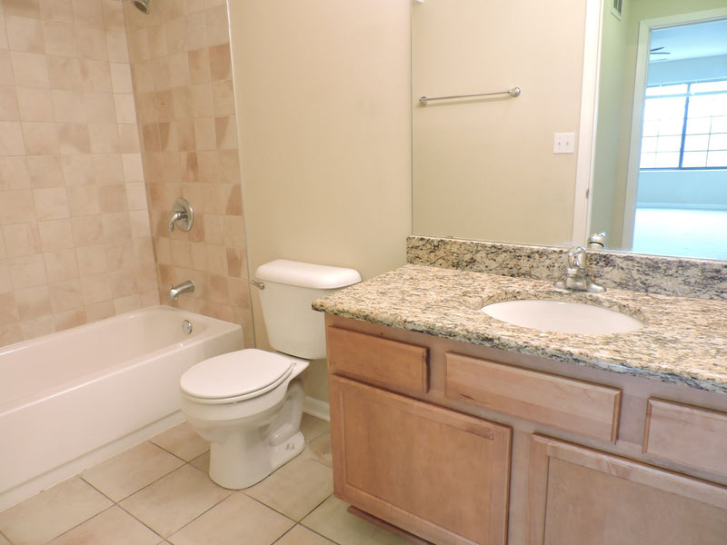 2 Bed 2 Bath  |  8255 Skokie Blvd #404  |   Skokie
