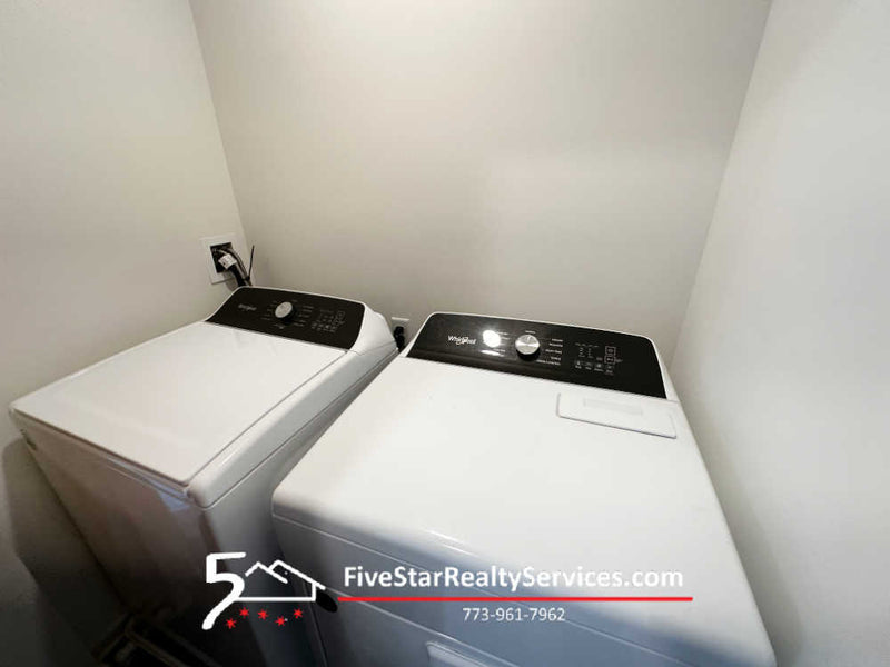 3 Bed 2 1/2 Bath + Bonus Rm  |  1447 Yosemite Way  |  Pinegree Grove