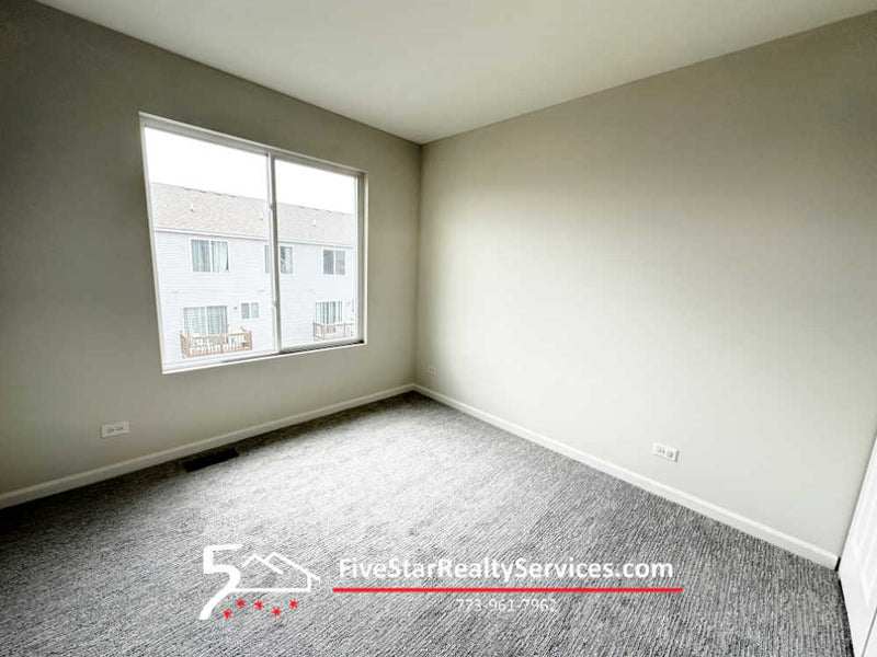 3 Bed 2 1/2 Bath + BONUS Rm  |  1665 Ruby Dr  |  Pingree Grove