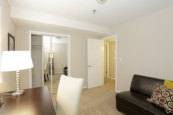 2 Bed 2 Bath  |  1320 Brook St. #J  |  St. CHarles
