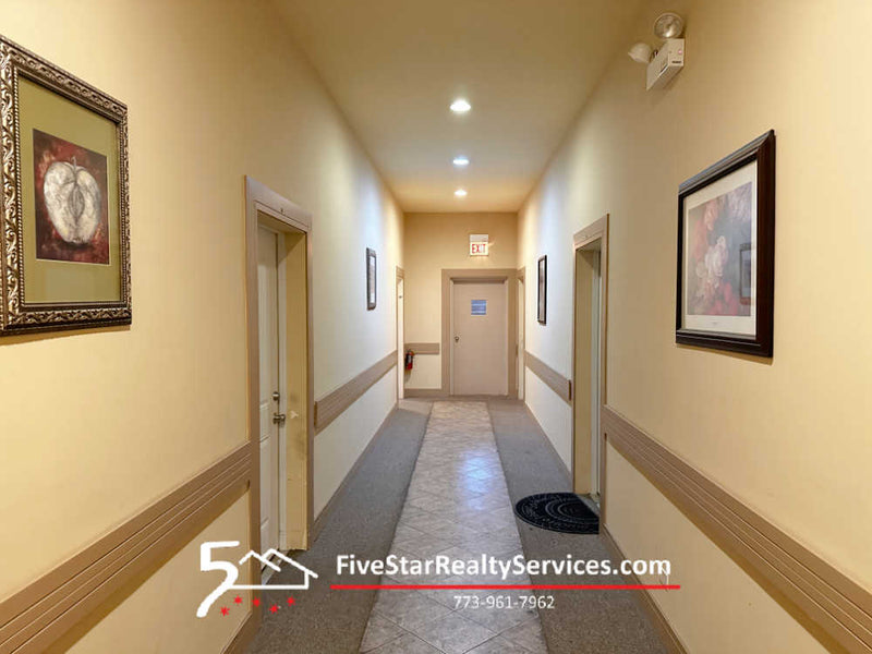2 Bed 2 Bath  |  4518 N Kedzie #2F  |  Albany Park