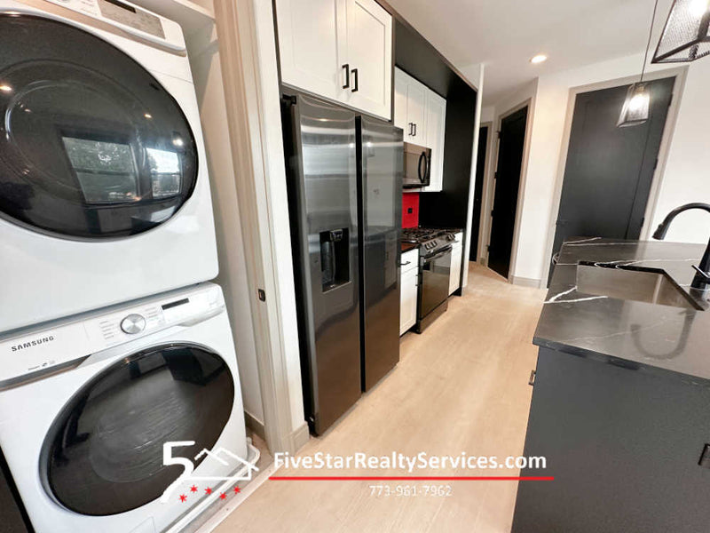 2 Bed 2 Bath  |  4054 S Indiana #1R  |  Bronzeville