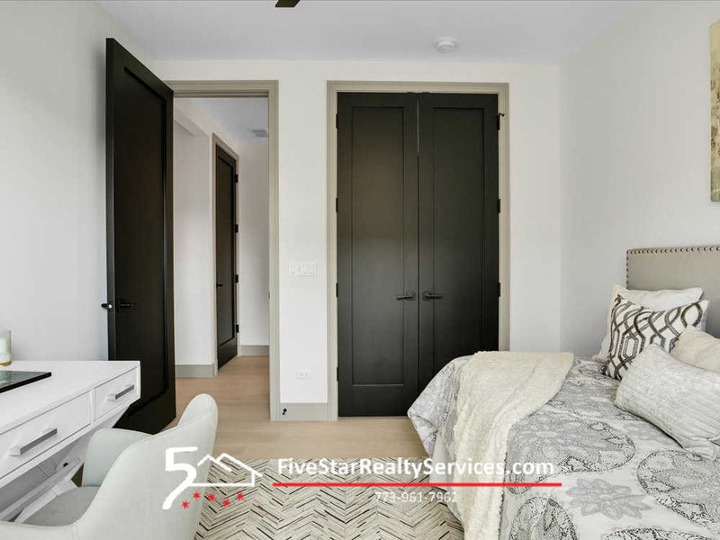 3 Bed 2 Bath  |  4235 S Champlain #3N  |  Bronzeville