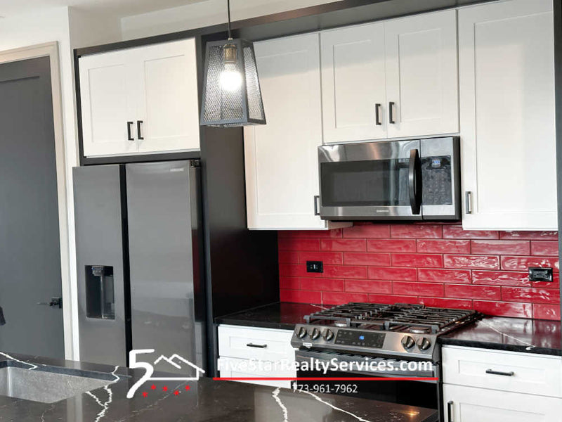 2 Bed 2 Bath  |  4054 S Indiana #1R  |  Bronzeville