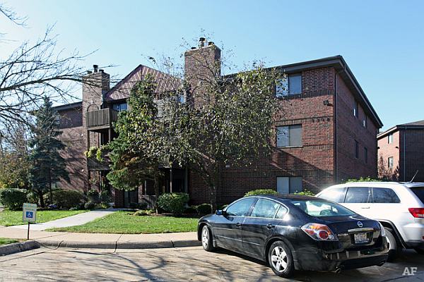 2 Bed 2 Bath  |  1320 Brook St. #J  |  St. CHarles