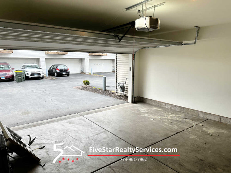 3 Bed 2 1/2 Bath + BONUS Rm  |  1665 Ruby Dr  |  Pingree Grove