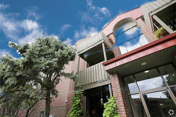 2 Bed 2 Bath  |  1320 Brook St #M  |  St. Charles