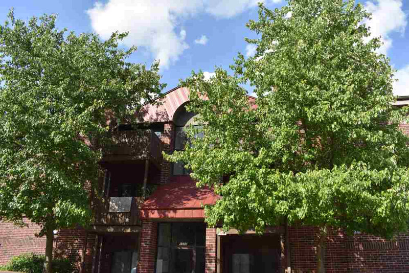 2 Bed 2 Bath  |  1320 Brook St. #J  |  St. CHarles