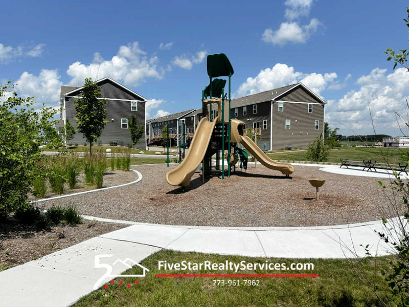 3 Bed 2 1/2 Bath + Bonus Rm  |  1447 Yosemite Way  |  Pinegree Grove