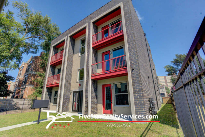 3 Bed 2 Bath  |  4235 S Champlain #3N  |  Bronzeville